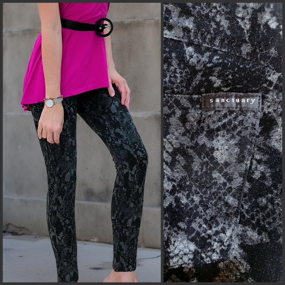 Sanctuary Black and Gray Snake Patterned Leggings